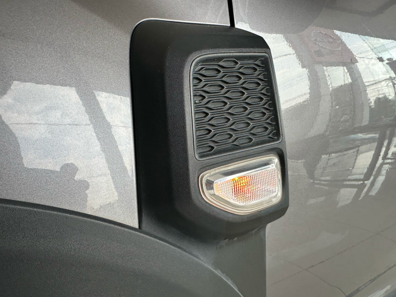 Renault Duster  5 pts. Iconic, 1.3T, TA, a/ac. Aut., botón encend., RA-17 2024